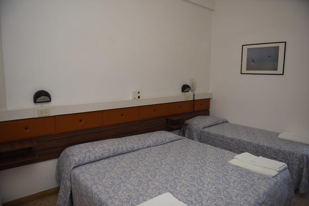 Rivazzurra Hotel Pesaro Ruang foto